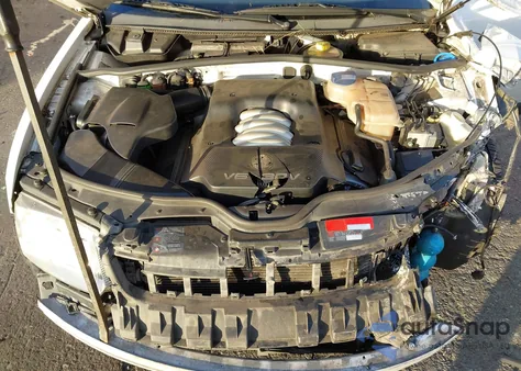 2000 Volkswagen Passat Glx from USA, damaged, VIN WVWPD23B8YP210280